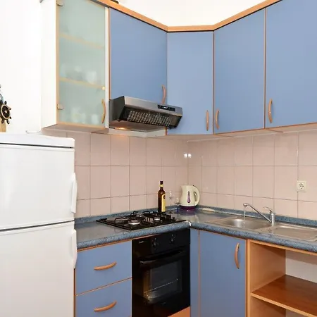 By The Sea - 12246 로고즈니차